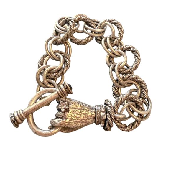 Sweet Romance Silver Tone Chainlink Hand Bracelet - Picture 1 of 4